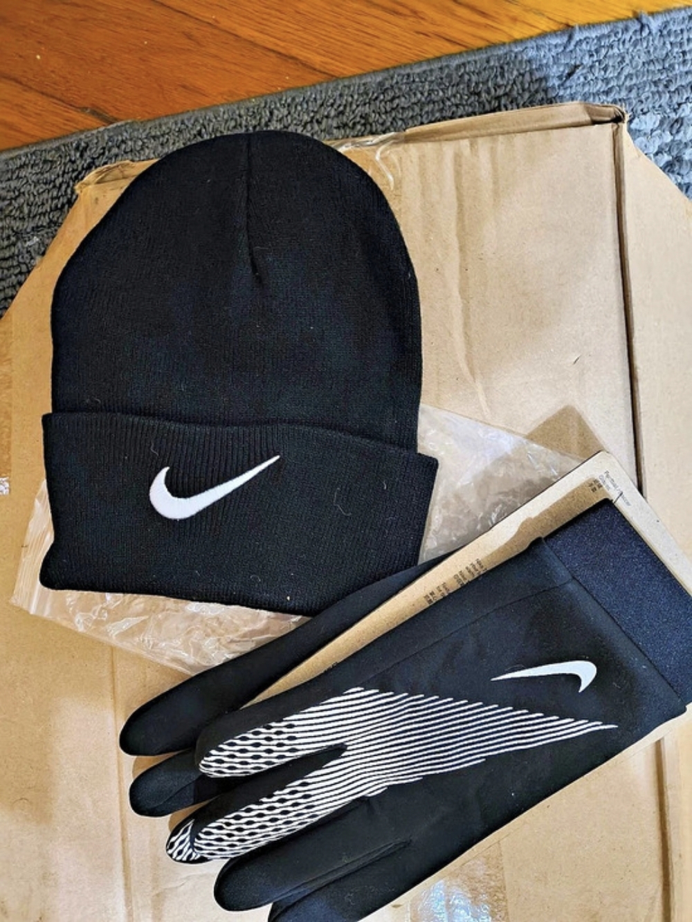 Nike Futura Beanie and Glove Set Black